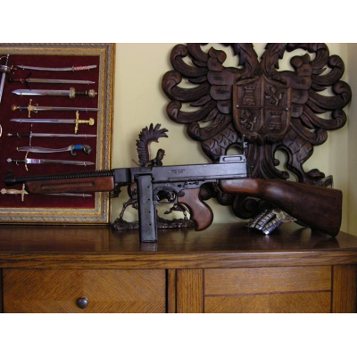 Metralhadora Thompson , EUA 1928  - 3