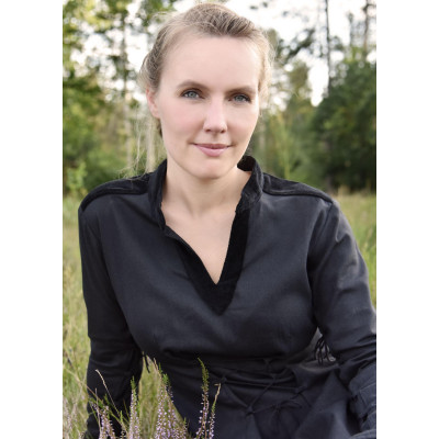 Vestido Medieval Meira com Detalhes em Veludo, Preto  - 3