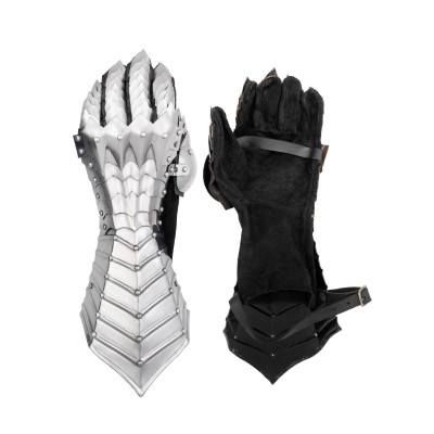 Polished, riveted and stitched handles Technical  Material Chrome s...