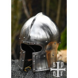 Barbute a forma di T, 15º C., elmo medievale, pronto per la battagl...