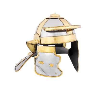 Roman Helmet  This hull one puede buy a un hallazgo similar de Nied...